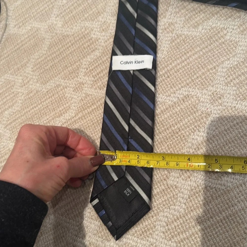 Calvin Klein tie. Zipper style. Black grey blue